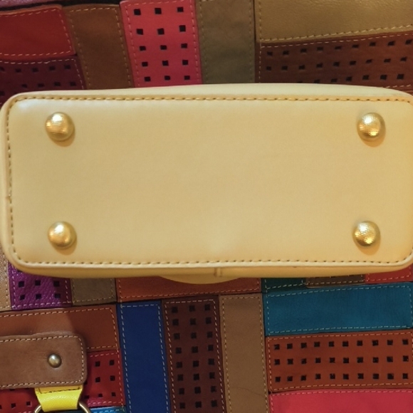 Small Chic Beige Purse - Picture 7 of 7